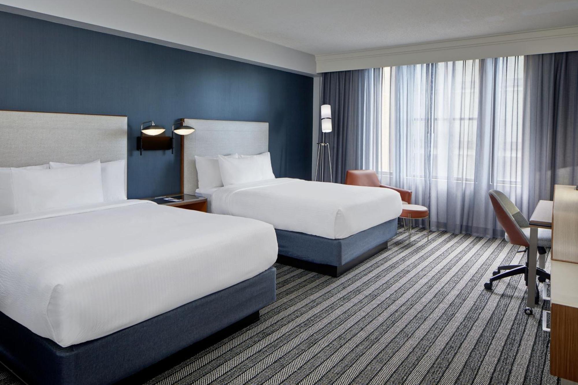 Courtyard By Marriott Nashville Downtown Exterior photo
