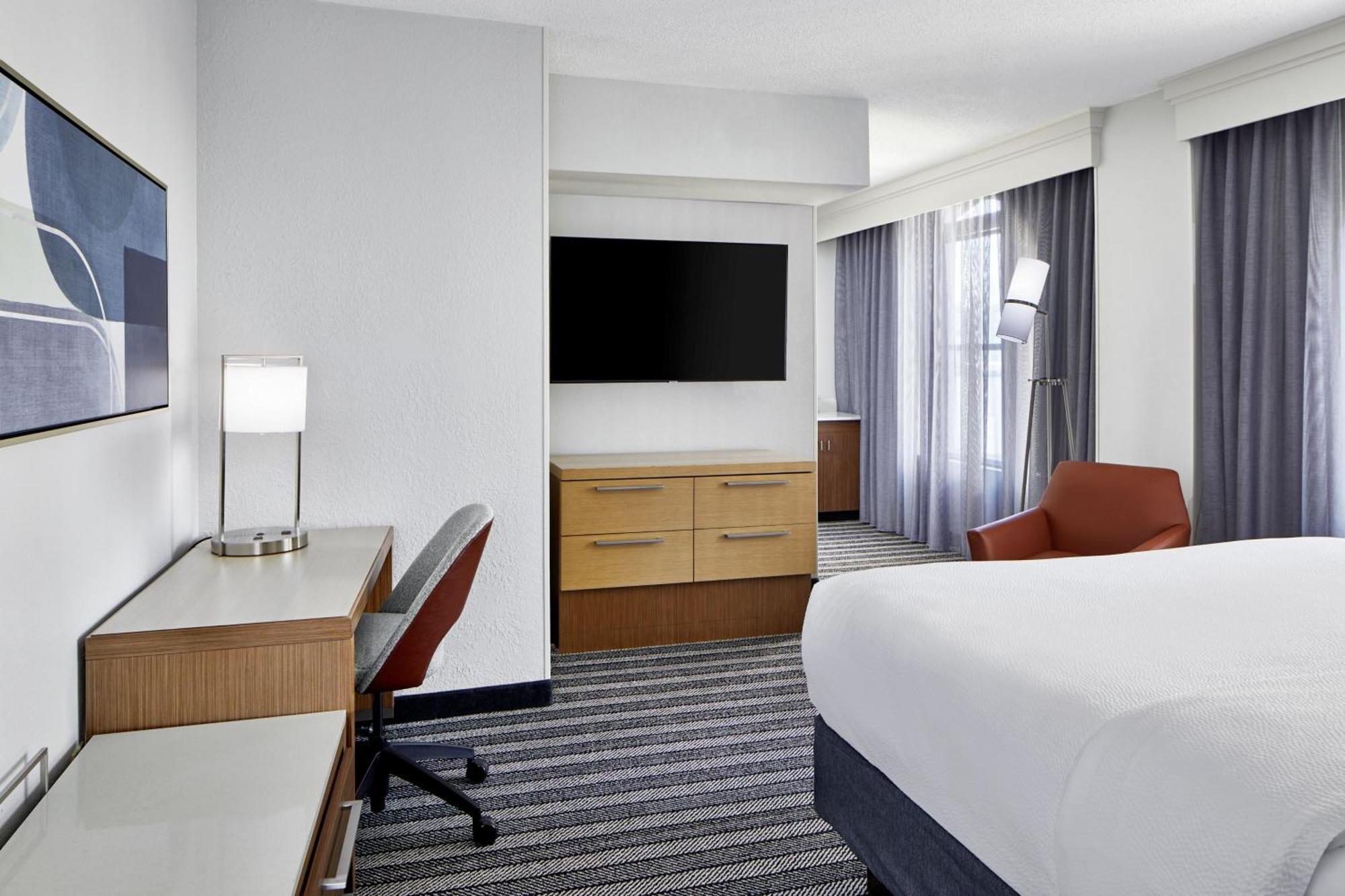 Courtyard By Marriott Nashville Downtown Exterior photo