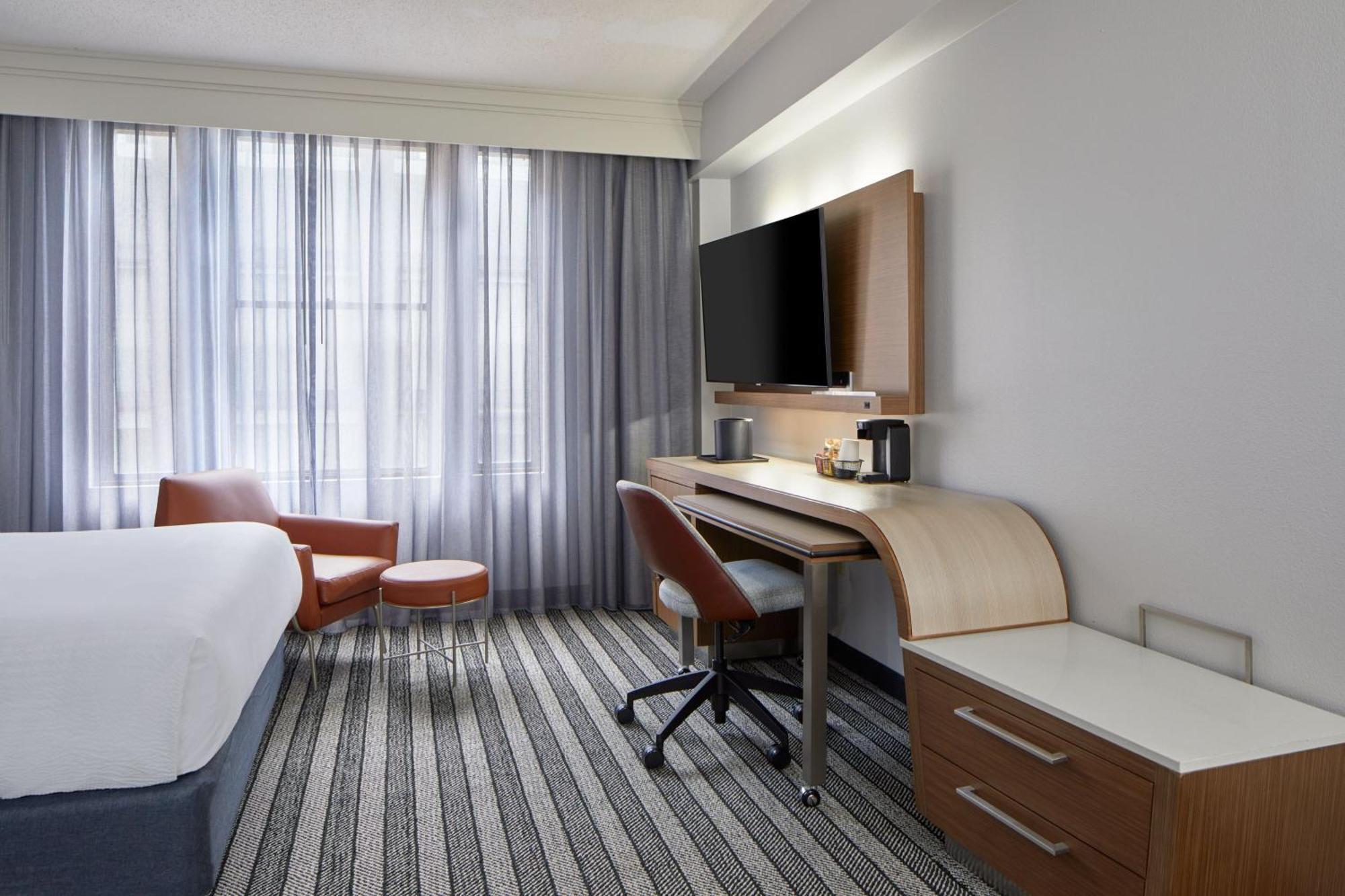 Courtyard By Marriott Nashville Downtown Exterior photo